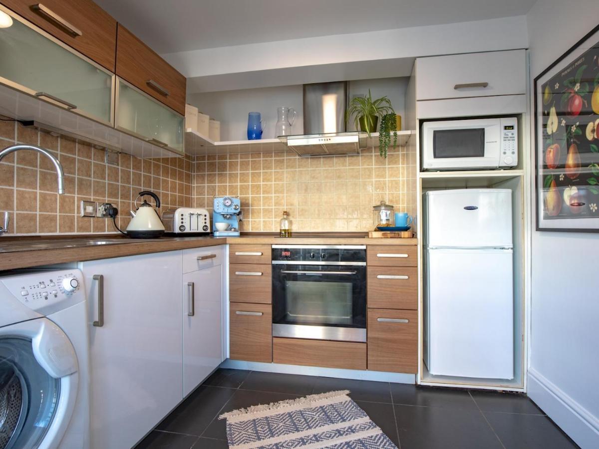 Pass The Keys Art Deco Inspired Apartment With Roof Top Views ชรูว์สเบอรี ภายนอก รูปภาพ