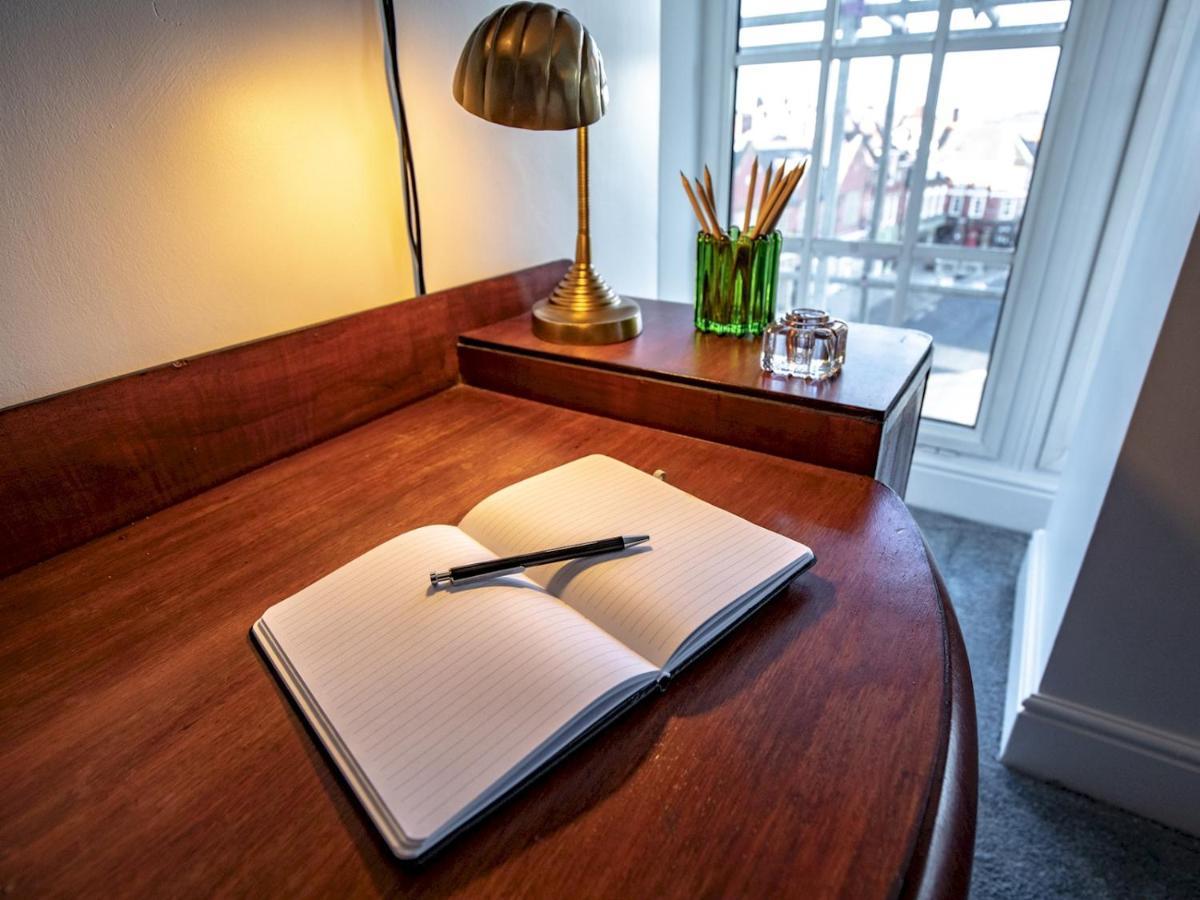 Pass The Keys Art Deco Inspired Apartment With Roof Top Views ชรูว์สเบอรี ภายนอก รูปภาพ